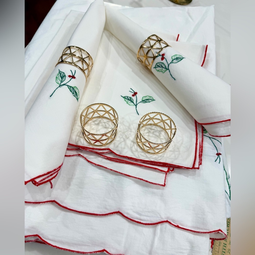 Vintage Christmas linens, tablecloth and napkins